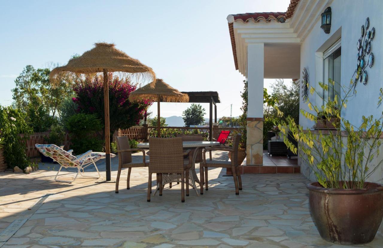 Hotel Cortijo De Salia Alcaucín Quarto foto