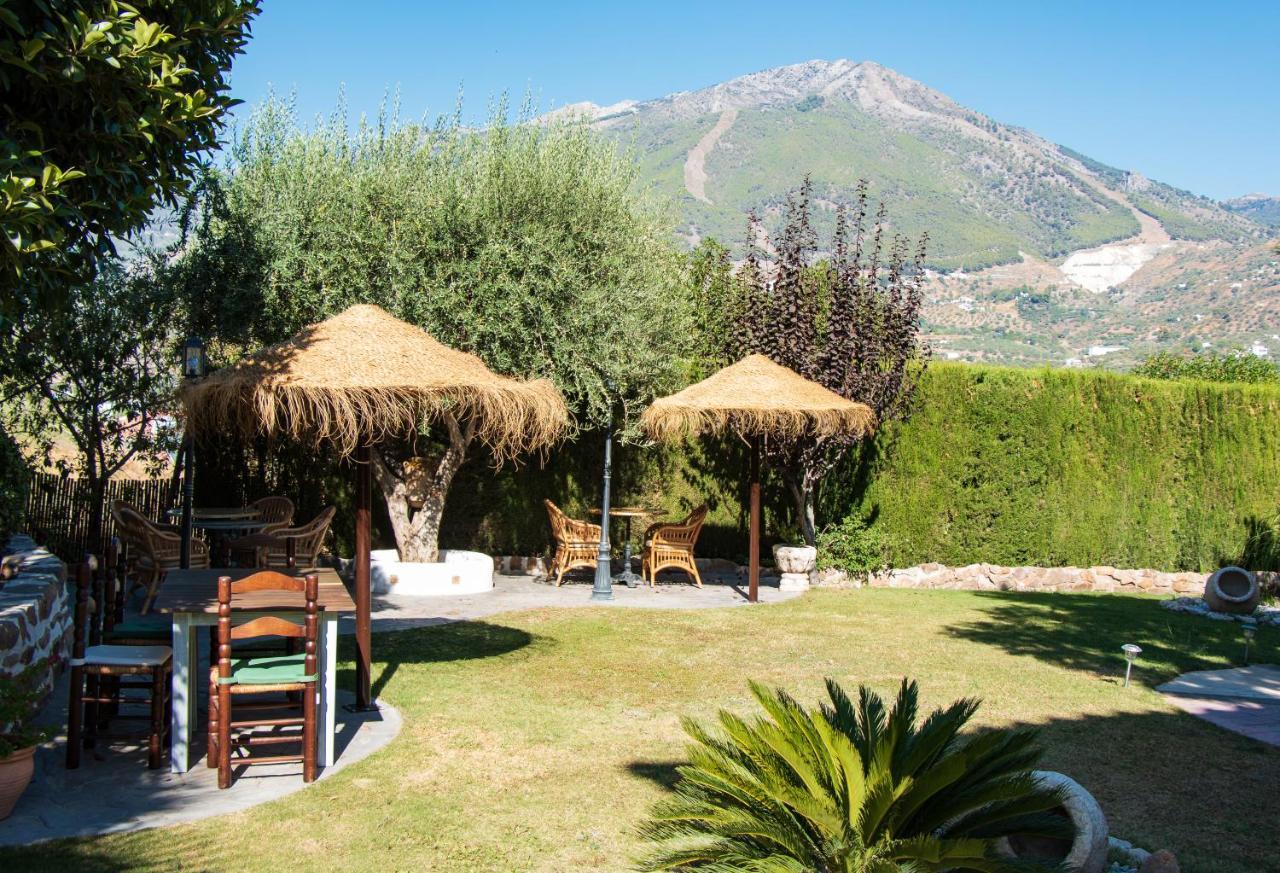 Hotel Cortijo De Salia Alcaucín Exterior foto